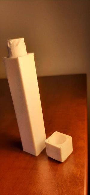 Push Lock Container