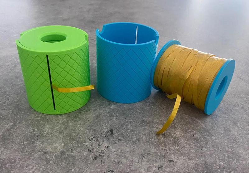Spool with Cover for Efficient Thread Management   