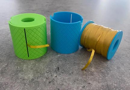 Spool with Cover for Efficient Thread Management   