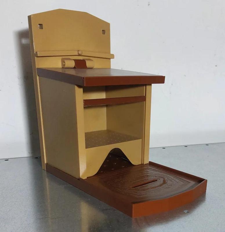 Futterhaus für Eichhörnchen / Feeding house for squirrels   