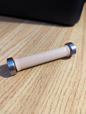 Spool roller with lip