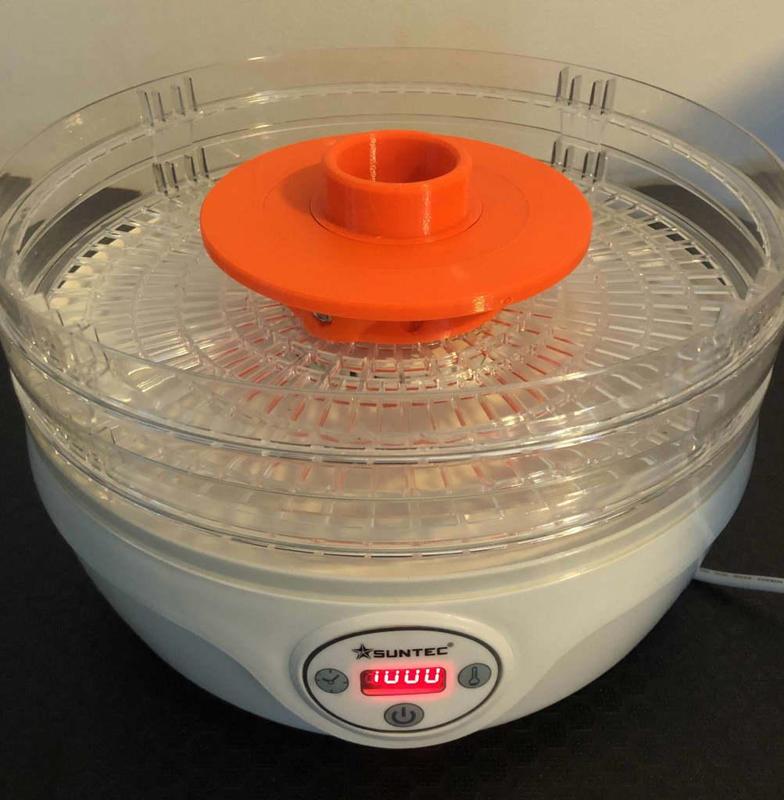Filament dryer made from food dryer machine and filament carousel