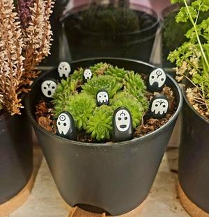 Houseplant ghosts