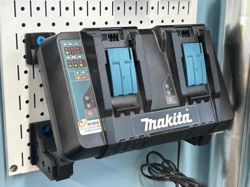 Makita DC18RD Battery Charger Wall Control mount - Version 2