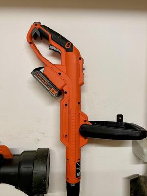 Wall hook for Black + Decker trimmer