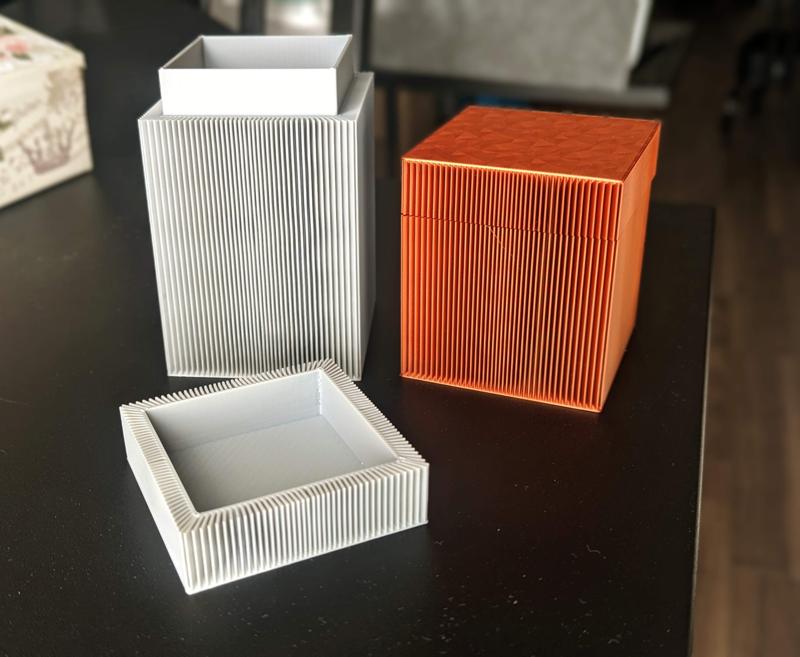 Box with waving fins