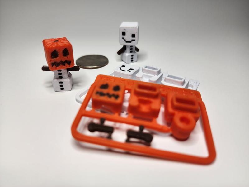 Minecraft-inspired Snow Golem Mini Figure Kit Card / Keychain
