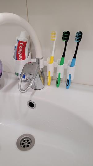 Toothbrush holder