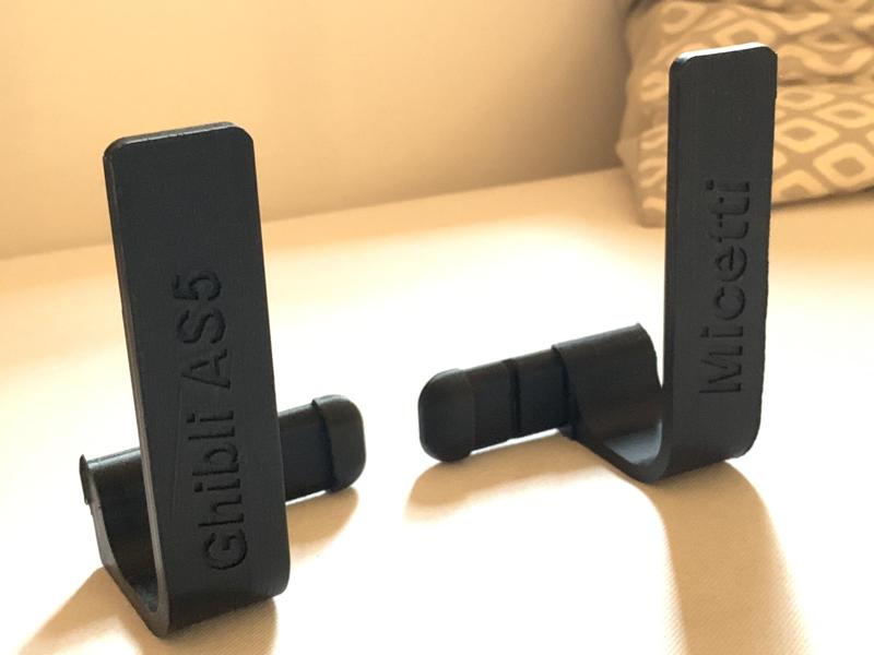 Tube and cable holder for vacuumcleaner