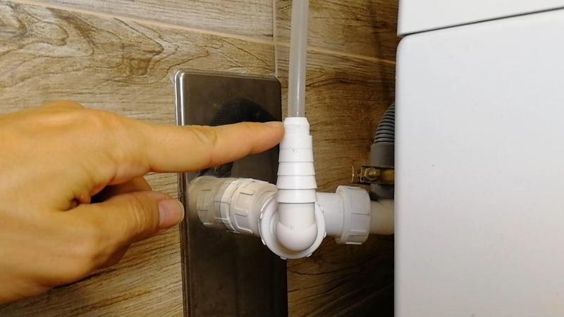 Sewage pipe adapter