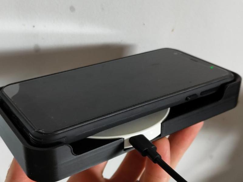 Stark Varg Livboj phone charger