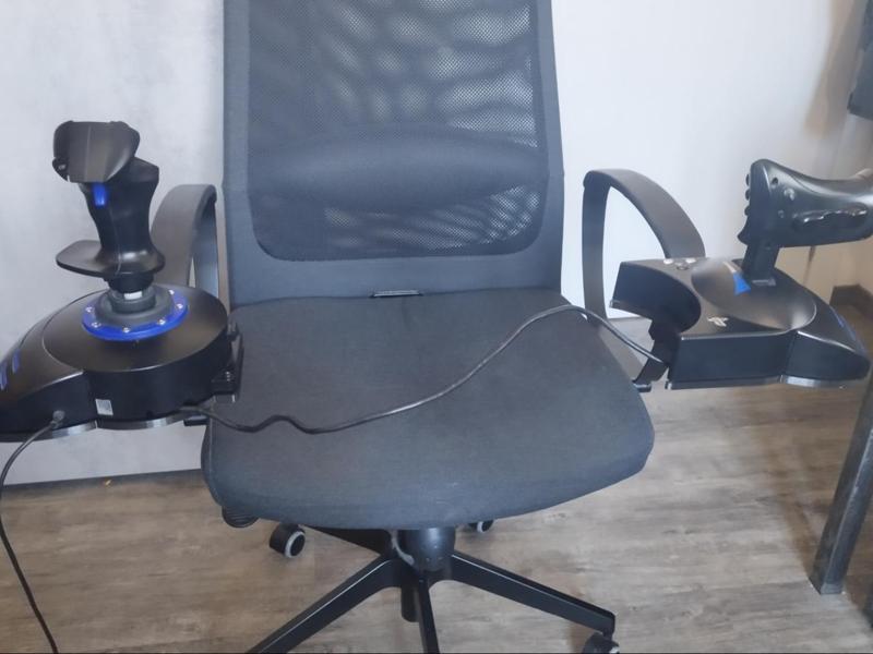 Ikea Markus chair Thrustmaster T-flight HOTAS
