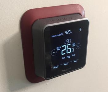 Parametric Wall Holder for Honeywell Lyric T5 Wi-Fi Thermostat