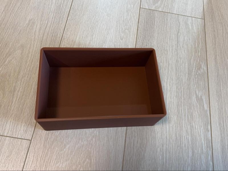 Gentle arc, child-safe storage box