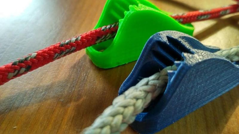 Sailing clam cleat for rope