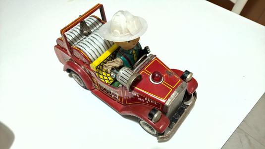 Is a recostruction of 50´s NOMURA TN TIN BAT/OP FIREMAN HELMET