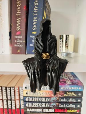 Suriel Tea  book shelf Figurine