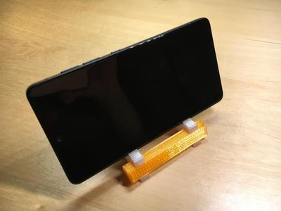 Modular Essential Phone 30 degree tilt horizontal stand