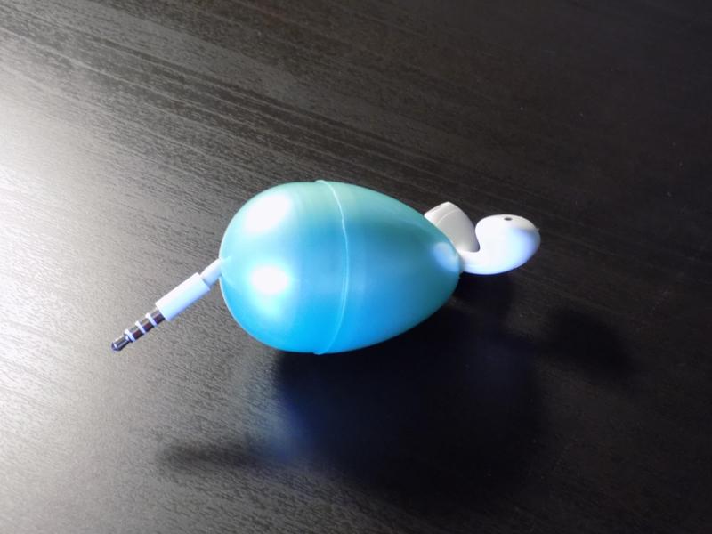 Egg earbud holder