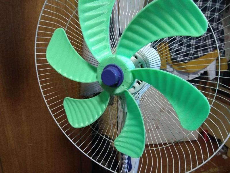240mm in diameter 8mm shaft with 3mm crosspin fan replacement ; 6 bladed fan