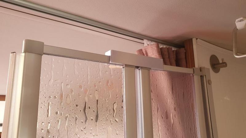 Shower wall stiffener Duschwand-Versteifung