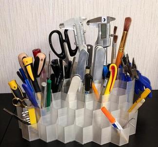 Customizable hexagonal penholder (Openscad)