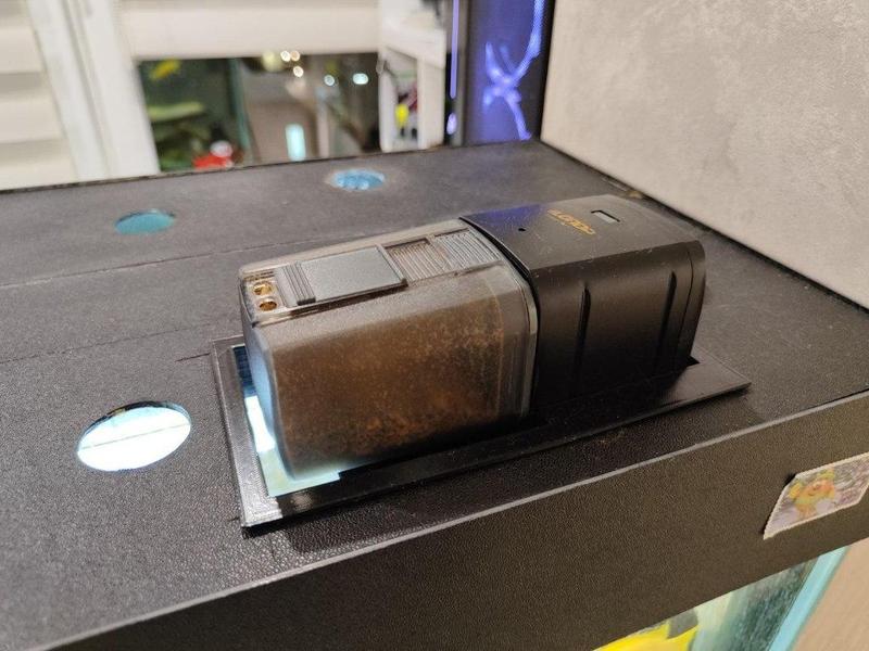 Holder for automatic fish feeder ilonda or juwel