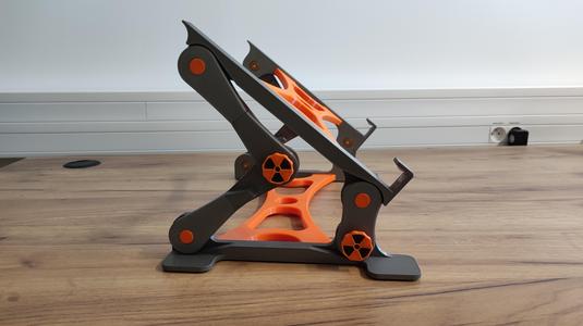 Laptop stand - adjustable