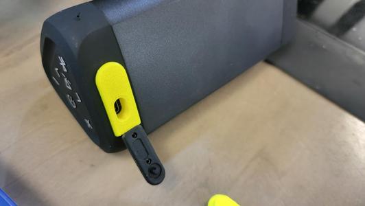 Oontz Angle 3 Ultra USB weather seal
