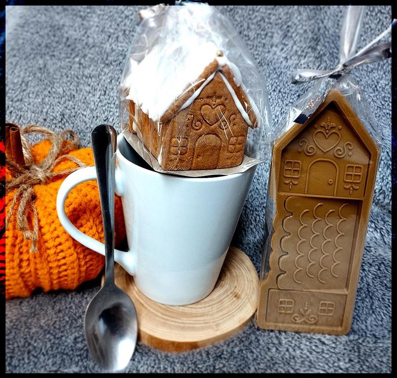 Tiny Gingerbread House - Cookie cutter + stamp