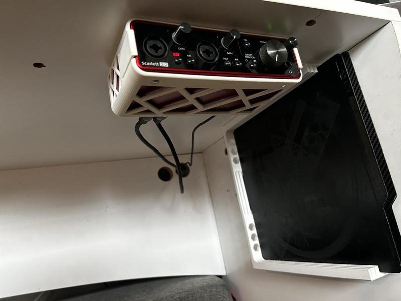 FOCUSRITE SCARLETT 2I2 - Mount 