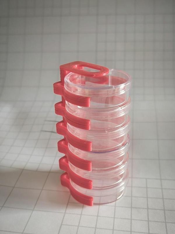 Compliant petri dish holder