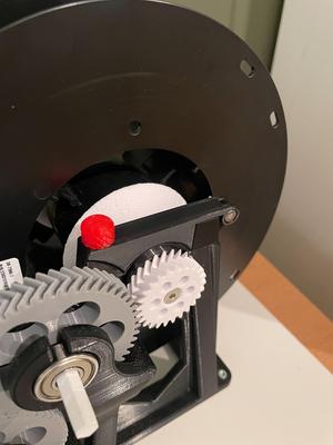 Respooler hinged axle cover