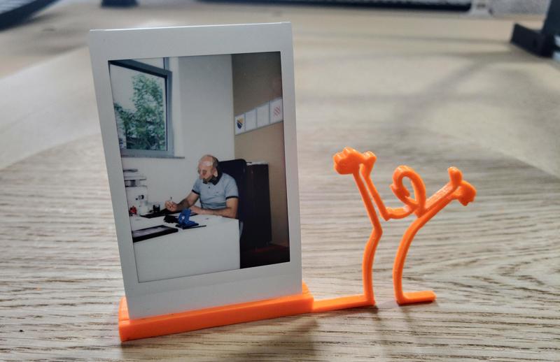 La Linea Photo Holder V2