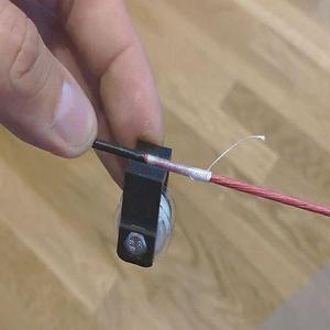 Mini serving jig for bow string