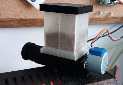 Automatic Aquarium Fish Feeder with 28BYJ-48 stepper motor