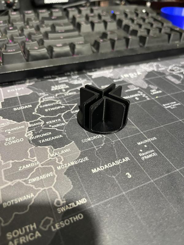 Corner/intersection holder for 4mm corrugated plastic