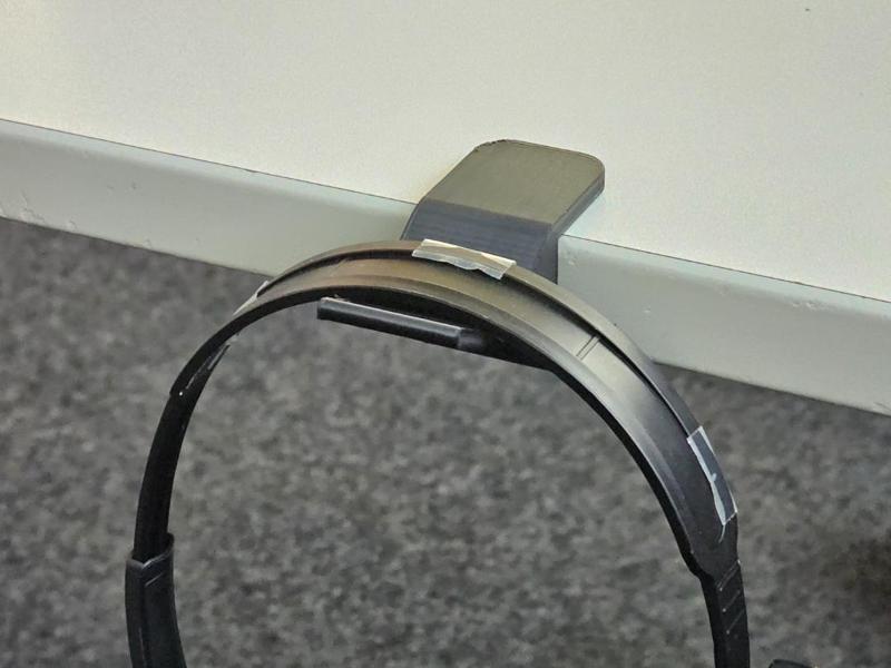 Headset desk hanger