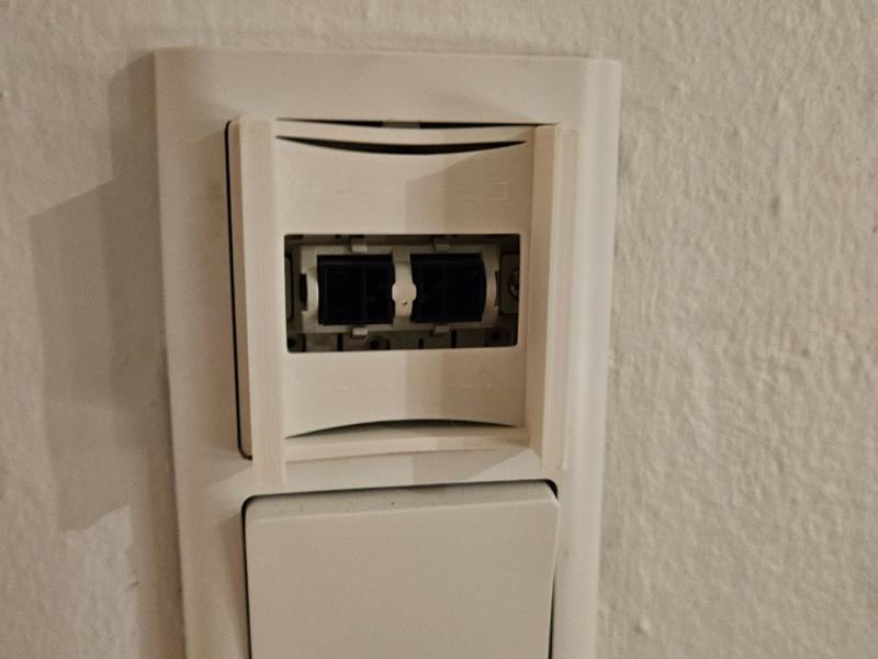 Fuge Hue adapter with flex