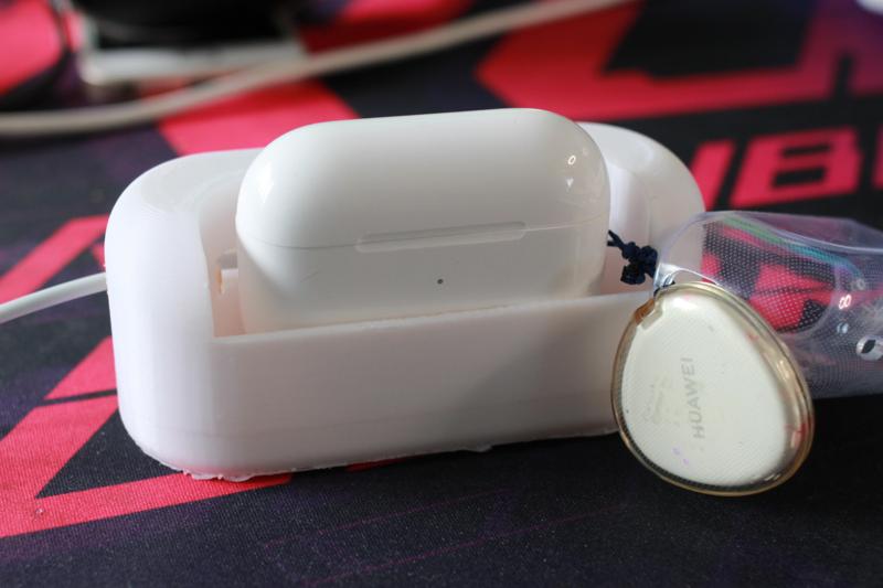 Airpods Pro with Apple Watch Charger Stand
