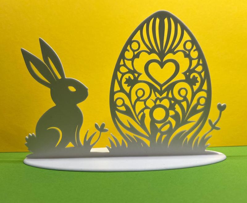 Osterhase mit Osterei