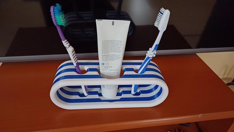 Stojan na zubní kartáčky. Toothbrush stand.