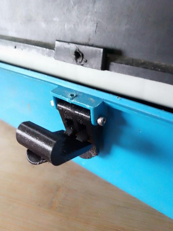 pivot latch for box