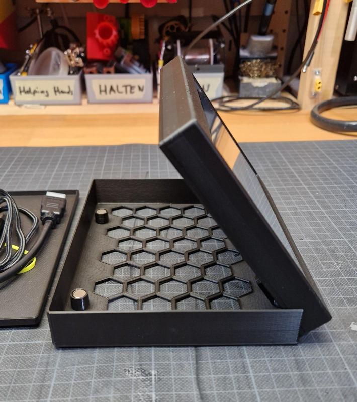 Storage case and stand for 7inch HDMI screen
