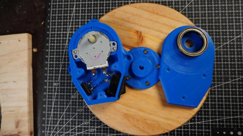 rotating display table