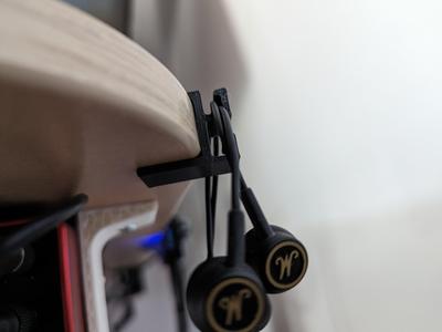 Minimal side desk cable clamp
