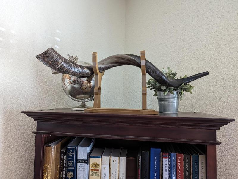 Shofar Stand