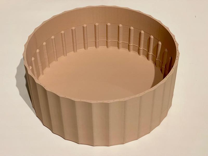 Flat planter pot