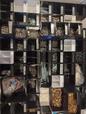 Gridfinity bins shelled with scoop and label