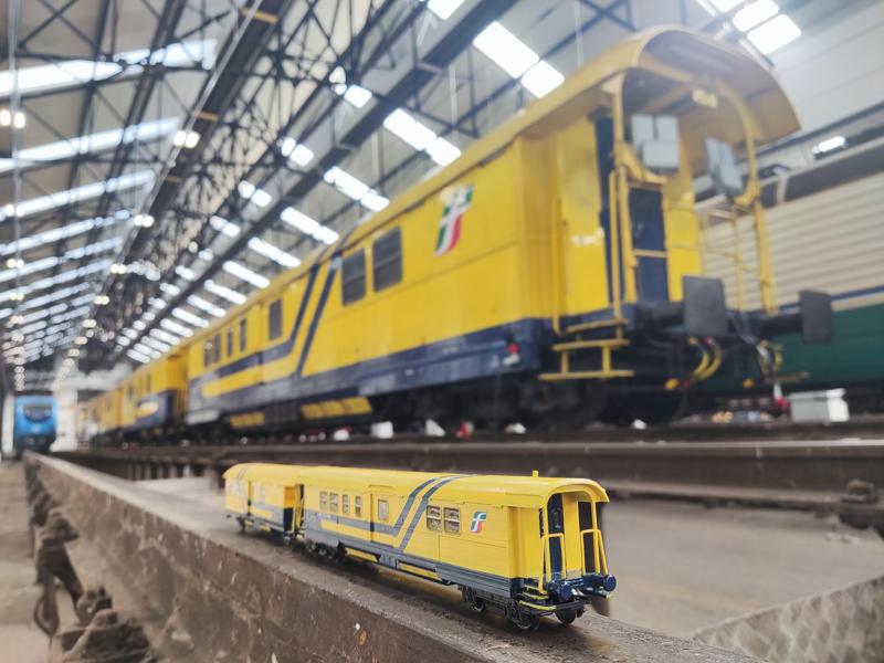 train carro soccorso type VSZ Italia Milano (senza cerrelli/ruote) (without trolleys/wheels)